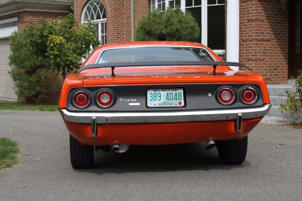 Plymouth Barracuda сзади