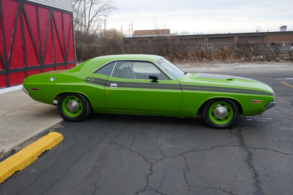 Dodge challenger 4 дверный