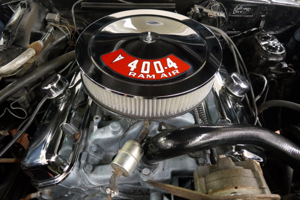 1967 Pontiac Firebird Always Stored in a Garage Flexes Rare Paint