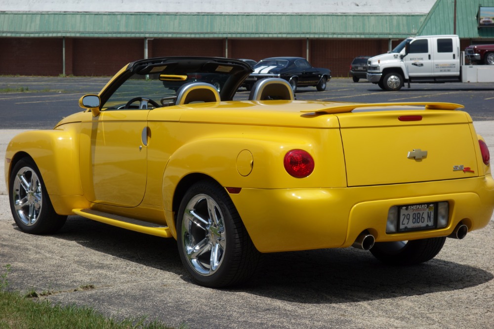 2005 Chevrolet SSR -CONVERTIBLE - 390HP WITH 405 LB FT TORQUE- SEE ...